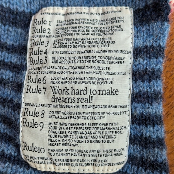 Go To Hollywood 100% Wool Unique Scarf - Picture 3 of 4